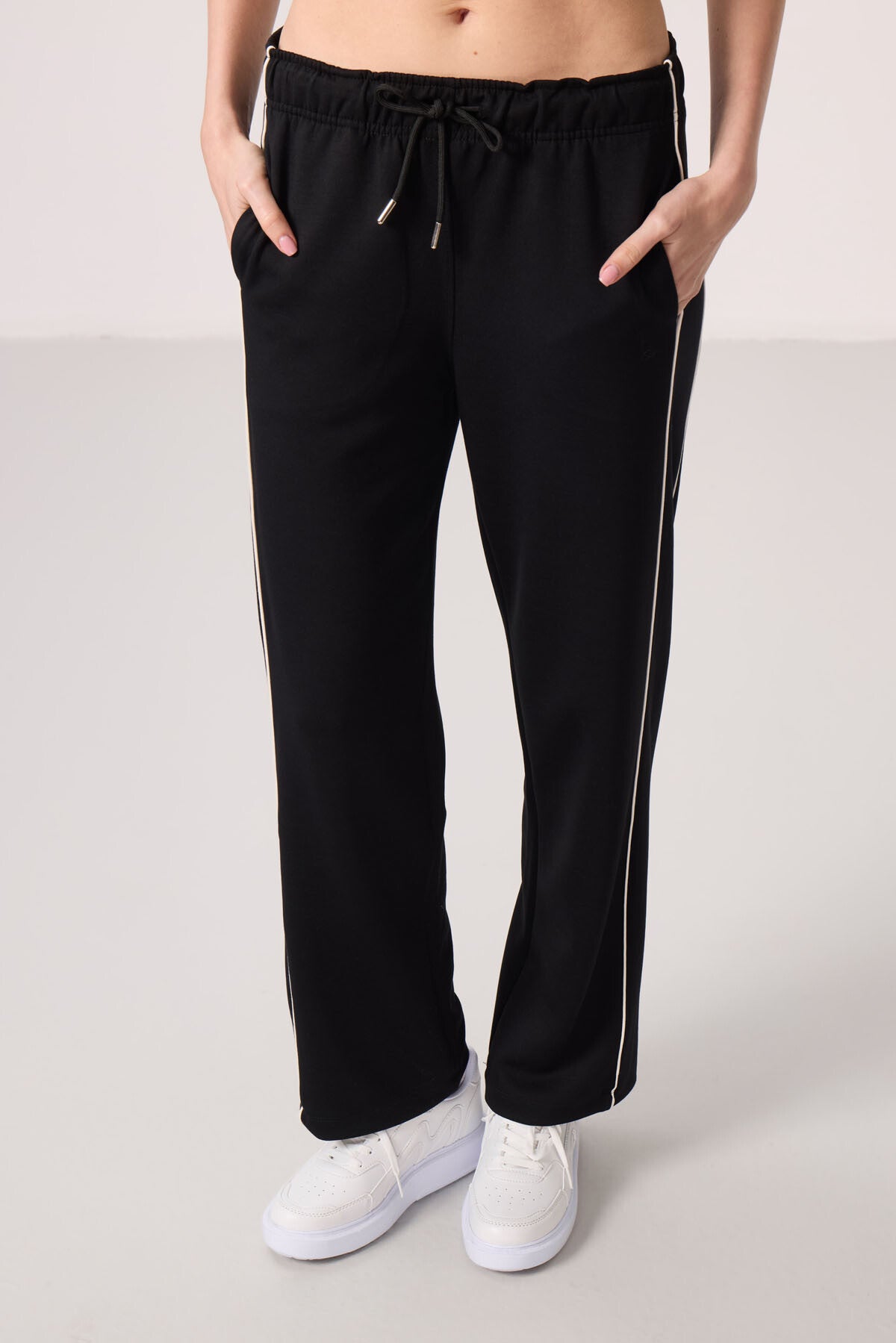 <tc>Pantalon palazzo femme à jambes larges avec détail de panneau latéral en tissu texturé doux - 94669</tc>