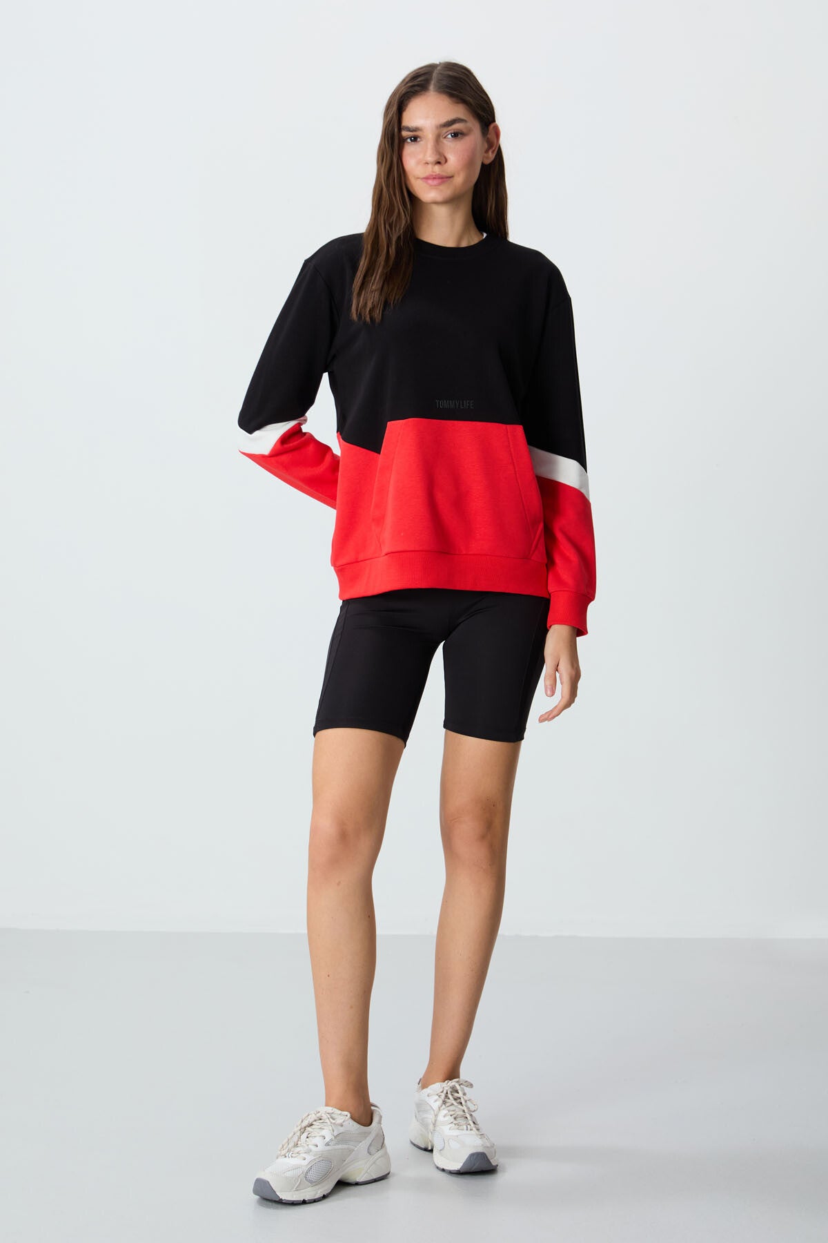 <tc>Sweatshirt pour femme à col rond, coupe oversize, en coton compact avec tissu épais et lisse - 97289</tc>