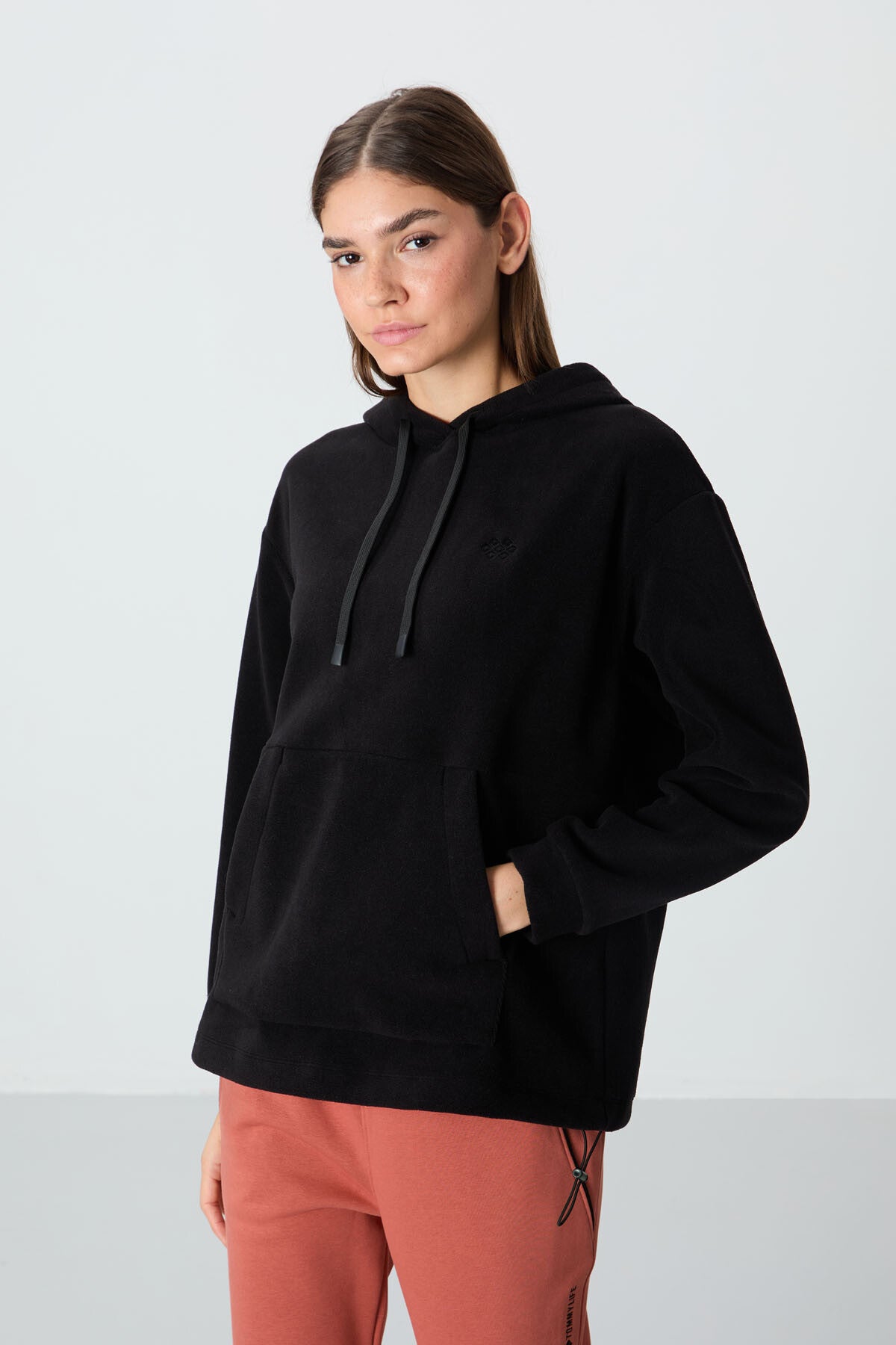 <tc>Sweatshirt pour femme en polaire épaisse et douce, à capuche, coupe oversize, avec broderie - 97292</tc>