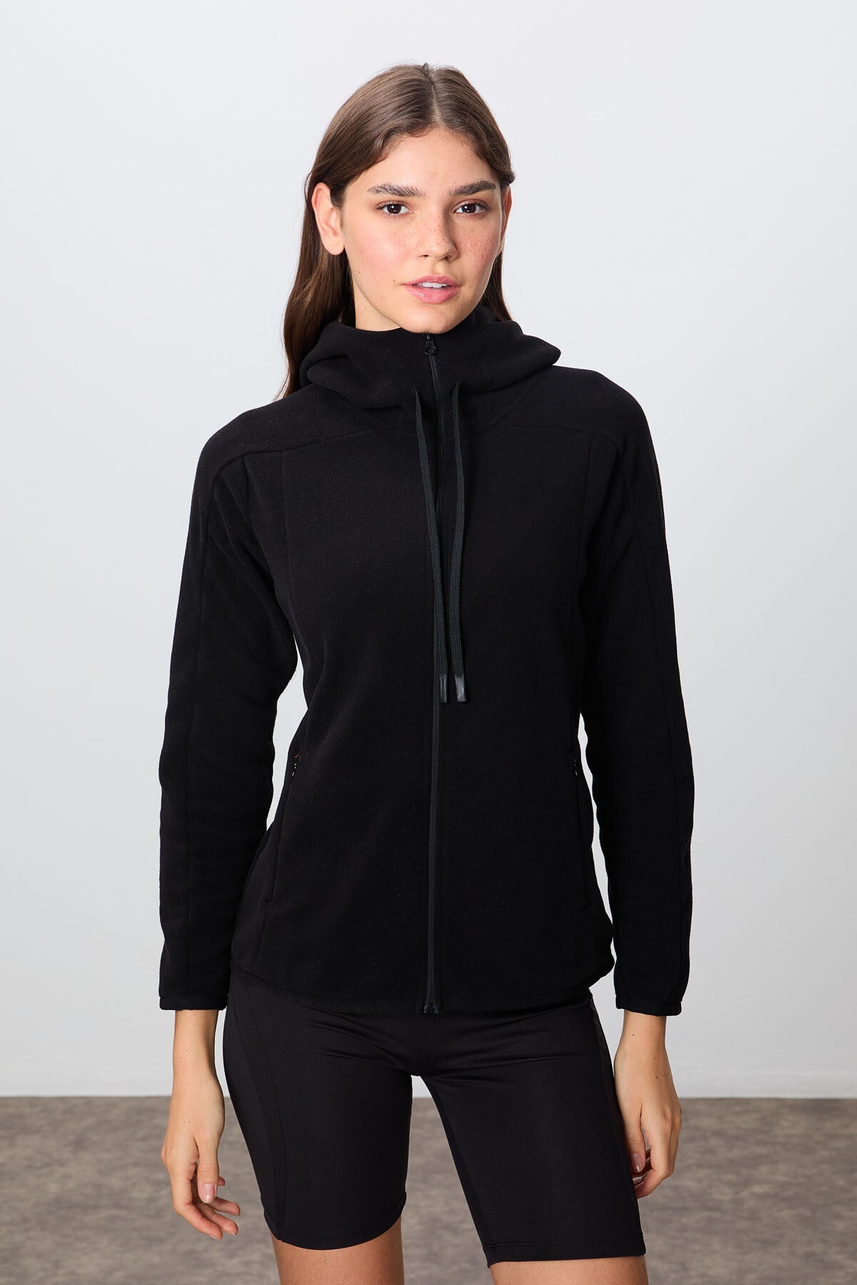 <tc>Sweatshirt pour femme en polaire épaisse et douce, à capuche, coupe standard, avec broderie - 97287</tc>