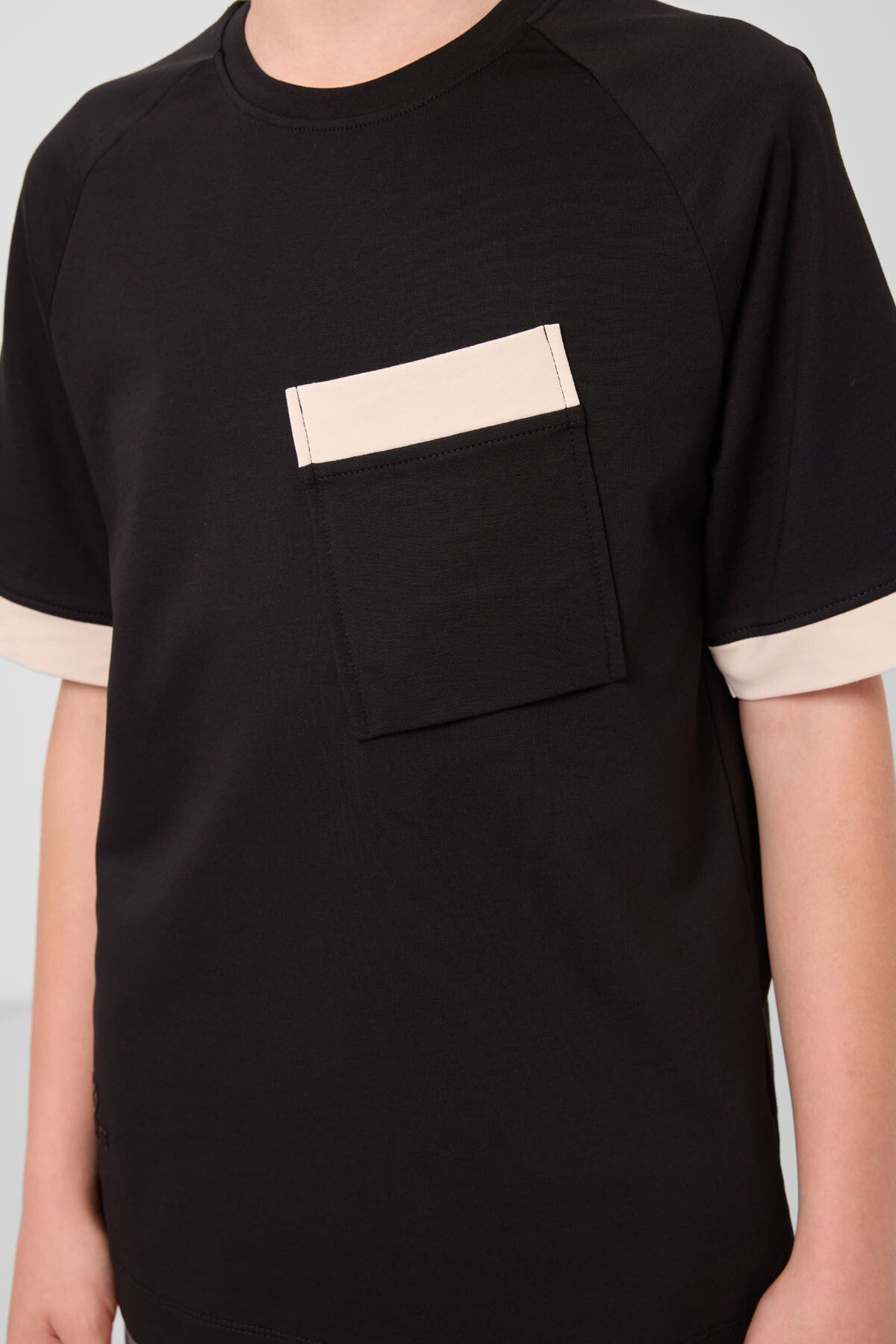 pamuklu yumuşak dokulu oversize cep detayli erkek çocuk t-shirt - 11295 - Justyol