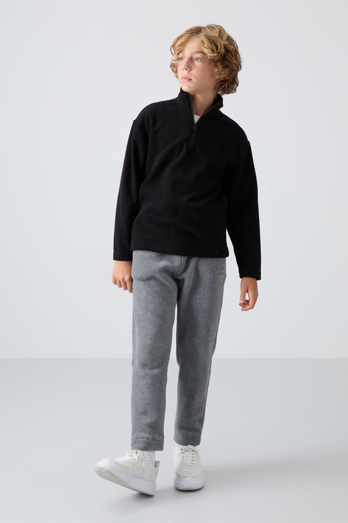 <tc>Sweatshirt Garçon en Polaire Épaisse à Texture Douce, Brodé et Coupe Standard - 11221</tc>