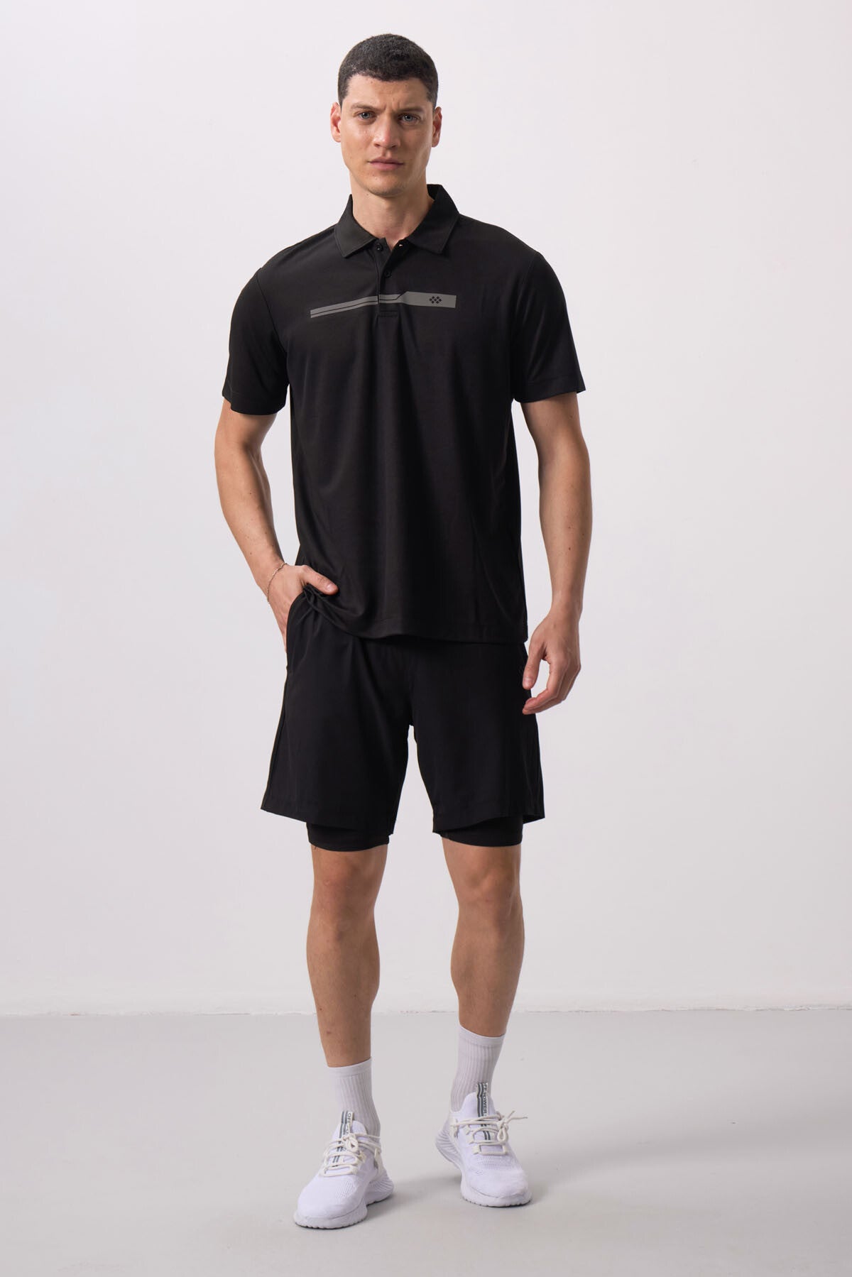 <tc>Short homme avec collant intégré, polyester fin et doux, coupe standard - 81287</tc>