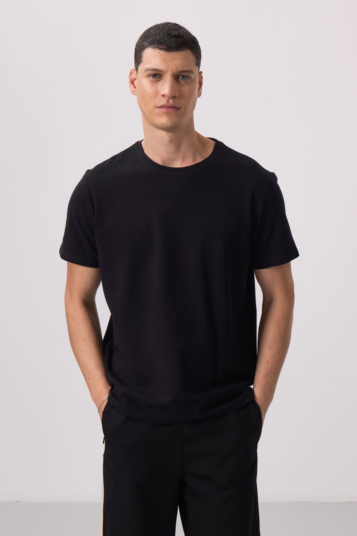 <tc>T-shirt basique homme à texture en surface, coupe confortable - 88436</tc>