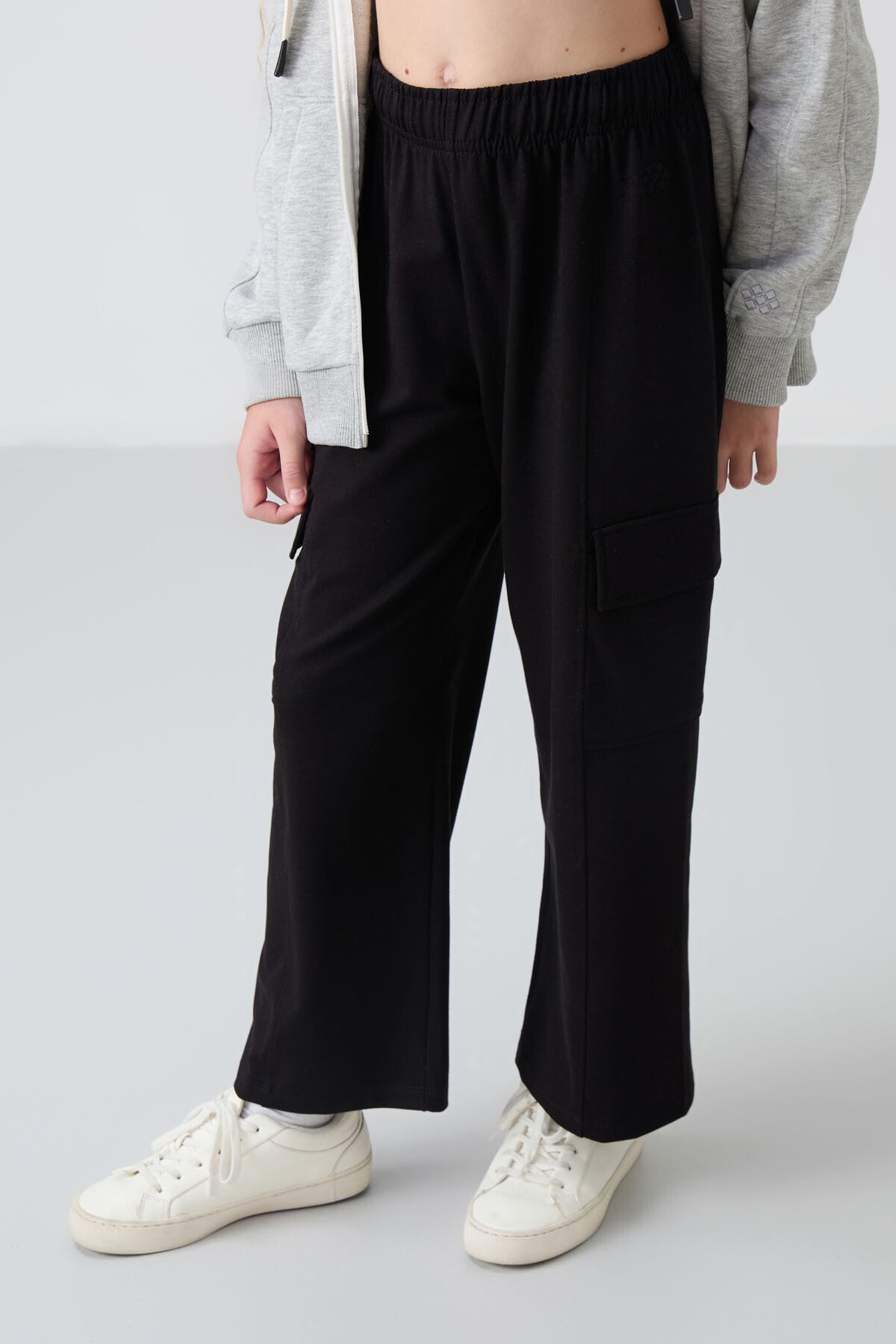 <tc>Pantalon de Survêtement Fille à Large Jambe avec Poches Cargo et Détail de Couture Frontale - 75143</tc>