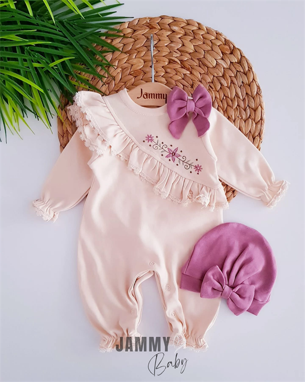 <tc>ensemble combinaison Sofia avec bonnet et broderie florale café au lait</tc>