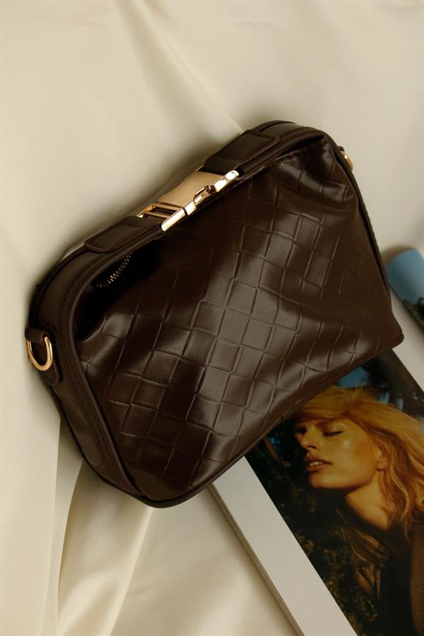 <tc>Sac à Main Femme en Cuir Texturé Steel avec Fermeture Éclair Couleur Marron Acide</tc>