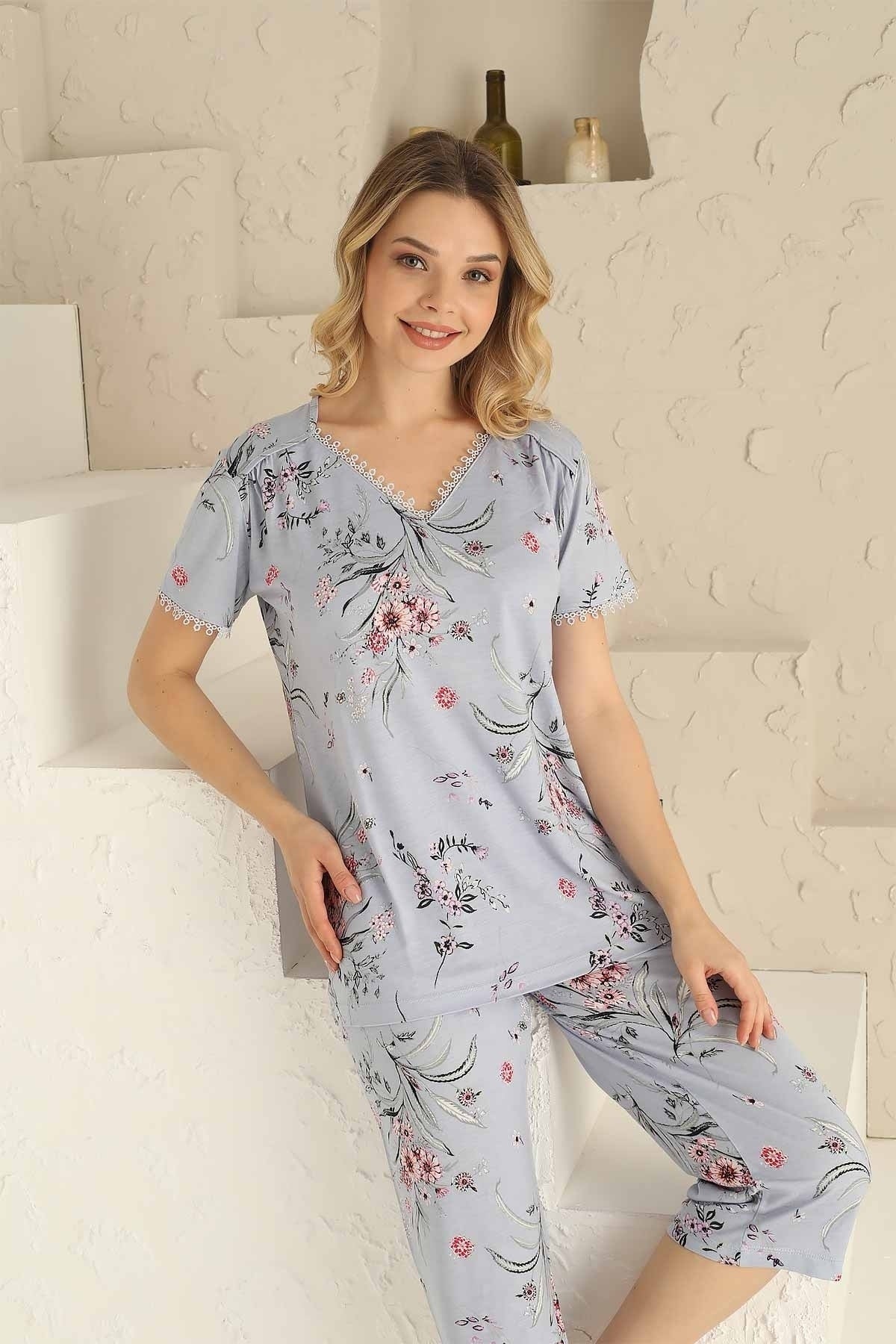 <tc>Ensemble bermuda capri à motif floral, avec détails en dentelle et en jersey, style rêveur.</tc>