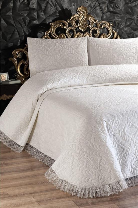 Couvre-Lit Double Matelassé Ultrasonique avec Dentelle Brillante – Ensemble 3 Pièces