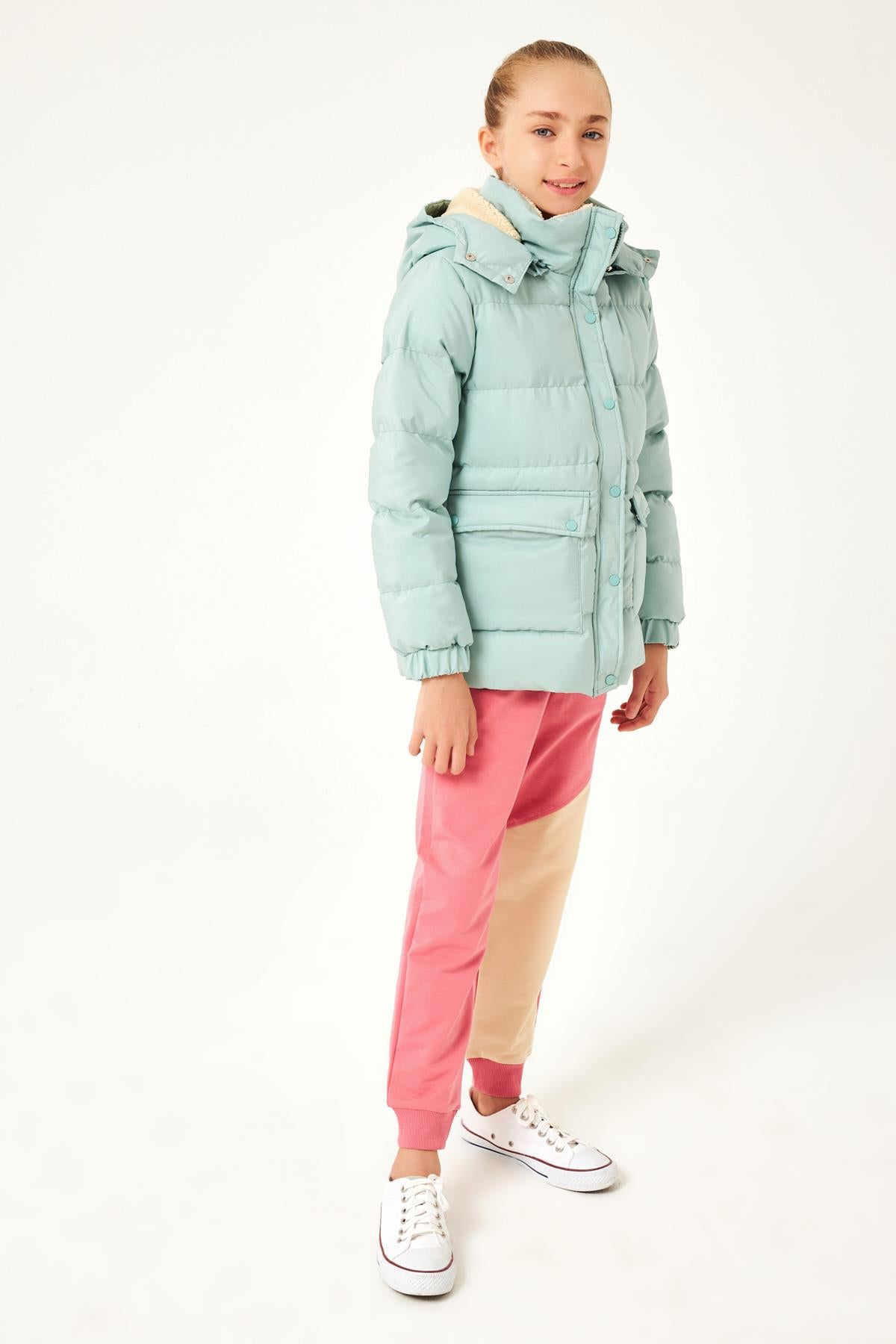 <tc>Manteau unisexe pour enfants avec capuche et détails de poches</tc>