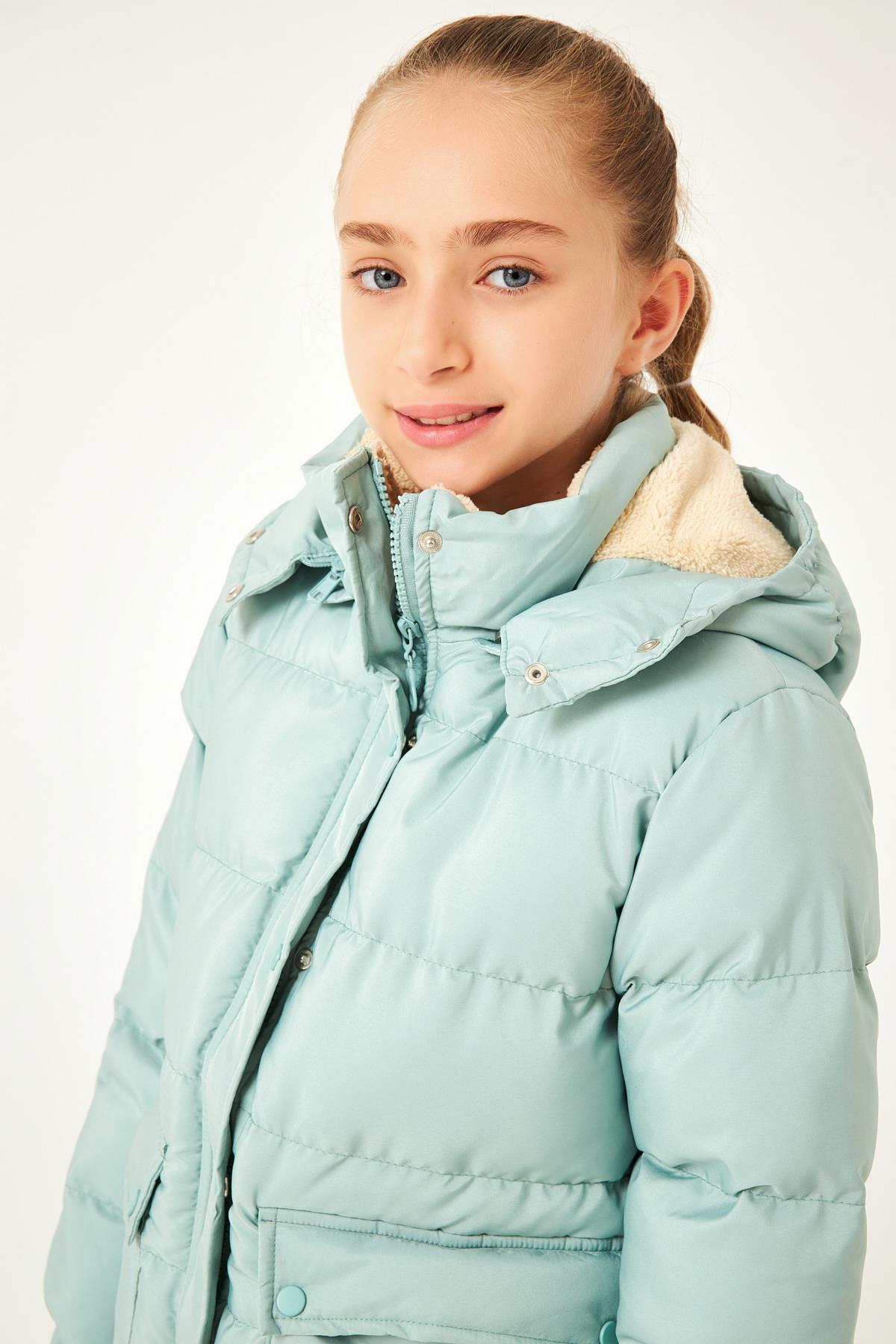 <tc>Manteau unisexe pour enfants avec capuche et détails de poches</tc>