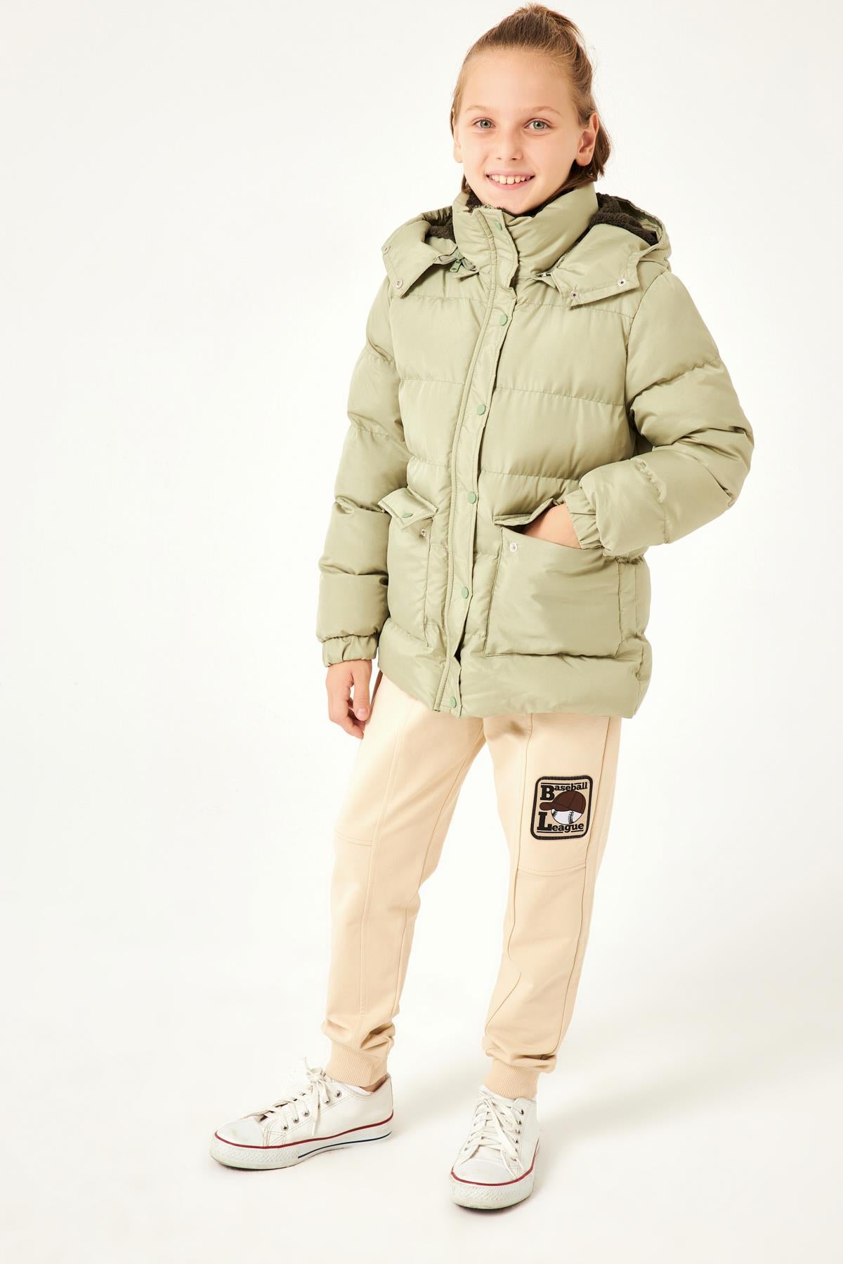 <tc>Manteau unisexe pour enfants avec capuche et détails de poches</tc>