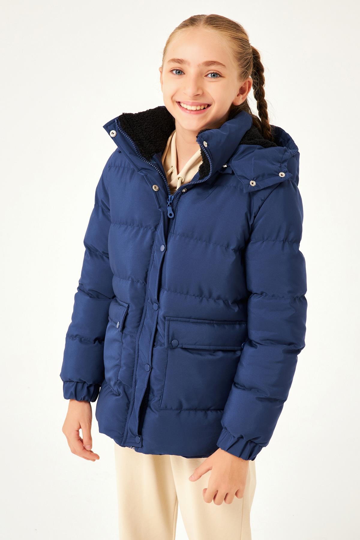 <tc>Manteau unisexe pour enfants avec capuche et détails de poches</tc>