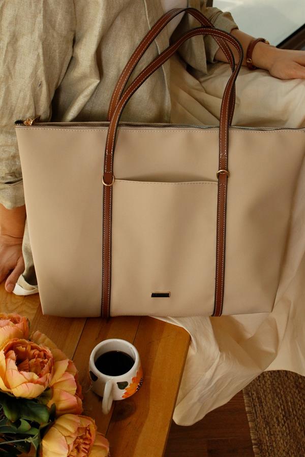 <tc>Sac shopper à bandoulière avec rayures taupe</tc>