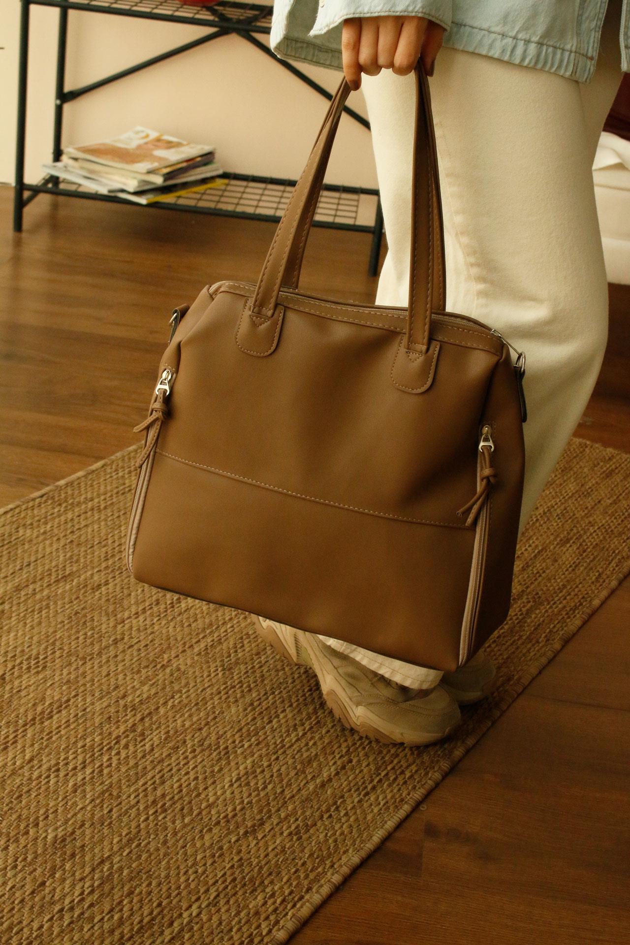 <tc>Sac à main pour femme Whitney en cuir synthétique beige foncé</tc>