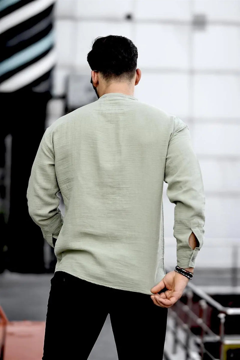 Chemise homme oversize en mousseline col mao demi-patte