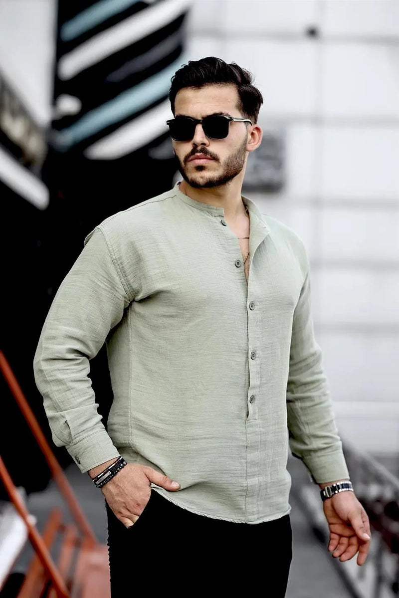 Chemise homme oversize en mousseline col mao demi-patte