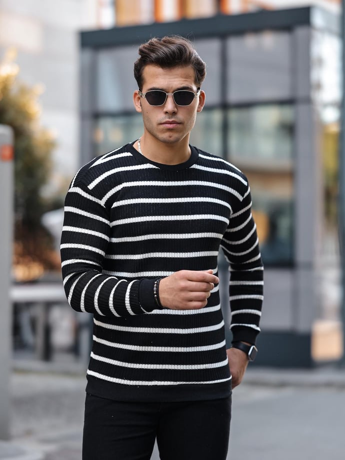 Pull homme col rond à rayures horizontales coupe ajustée