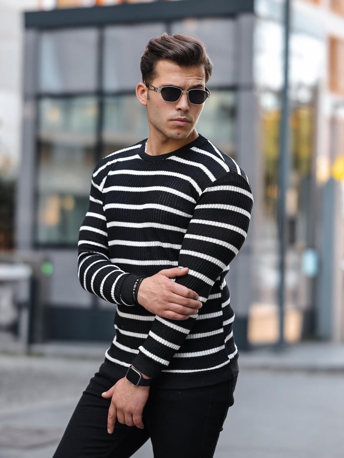 Pull homme col rond à rayures horizontales coupe ajustée
