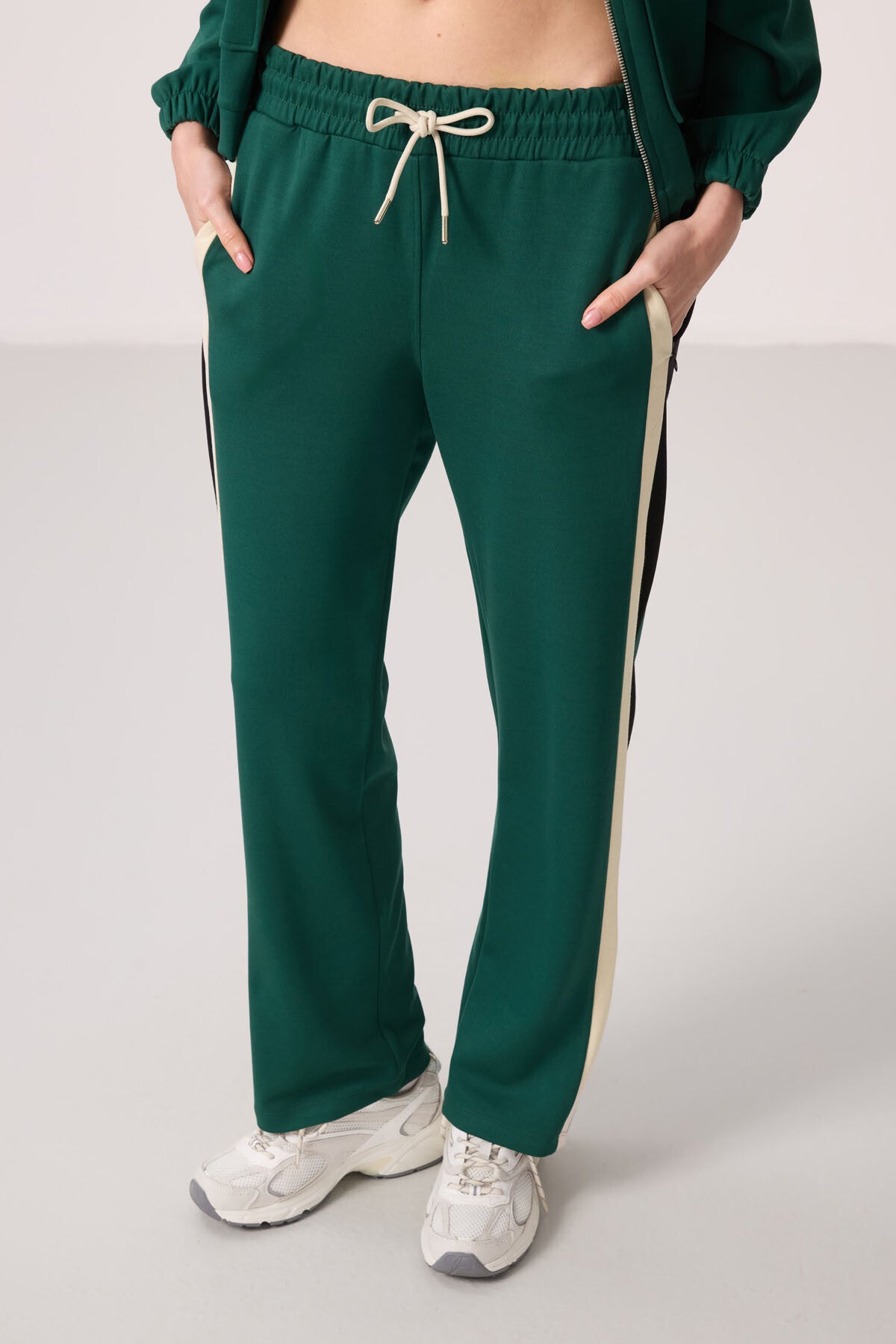 <tc>Pantalon palazzo femme à jambes larges avec détail de panneau latéral en tissu texturé doux - 94671</tc>