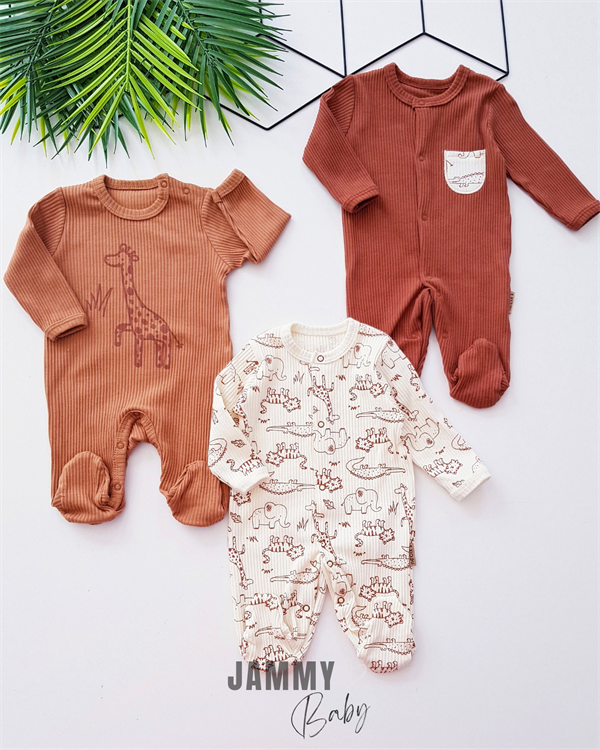 giraffe themed organic fabric 3-piece overalls setfoam