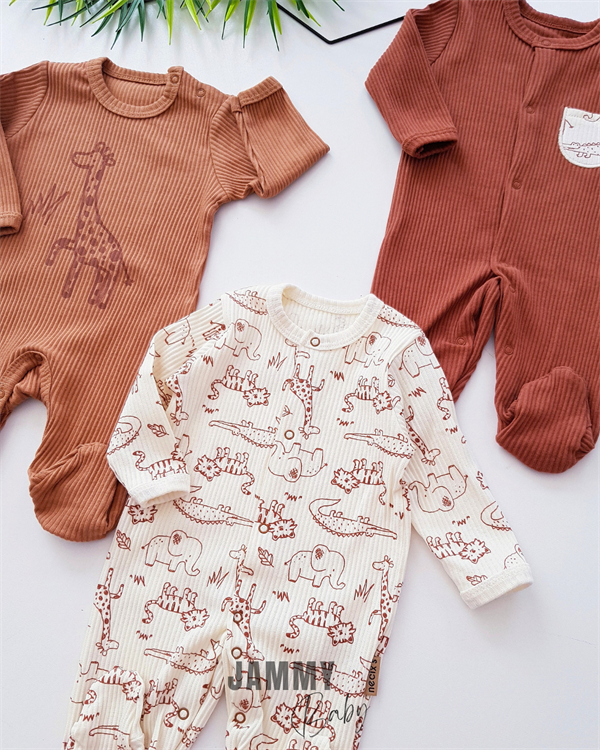 giraffe themed organic fabric 3-piece overalls setfoam